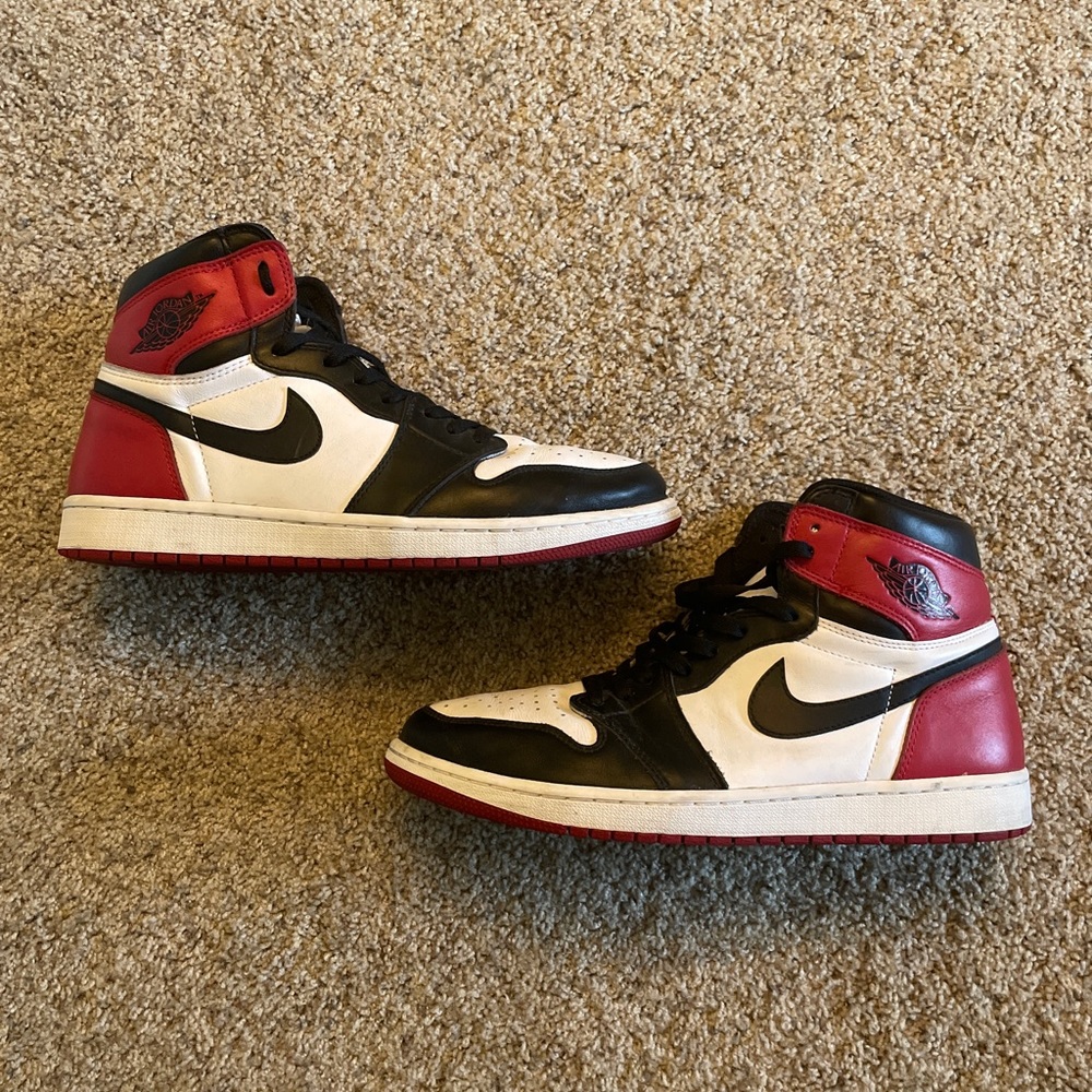 Air Jordan 1 "satin black"